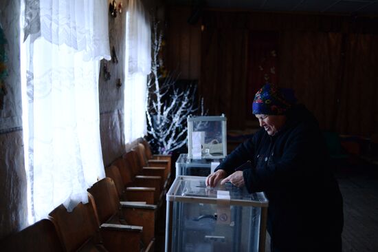 Sevastopol votes in Crimea secession referendum