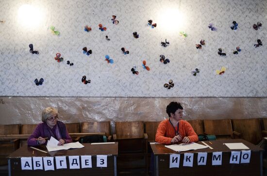 Sevastopol votes in Crimea secession referendum