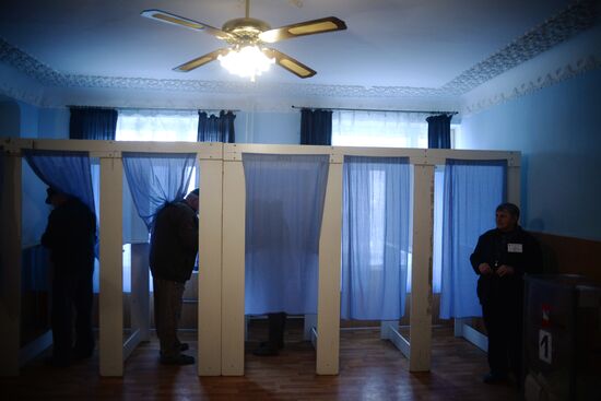 Sevastopol votes in Crimea secession referendum