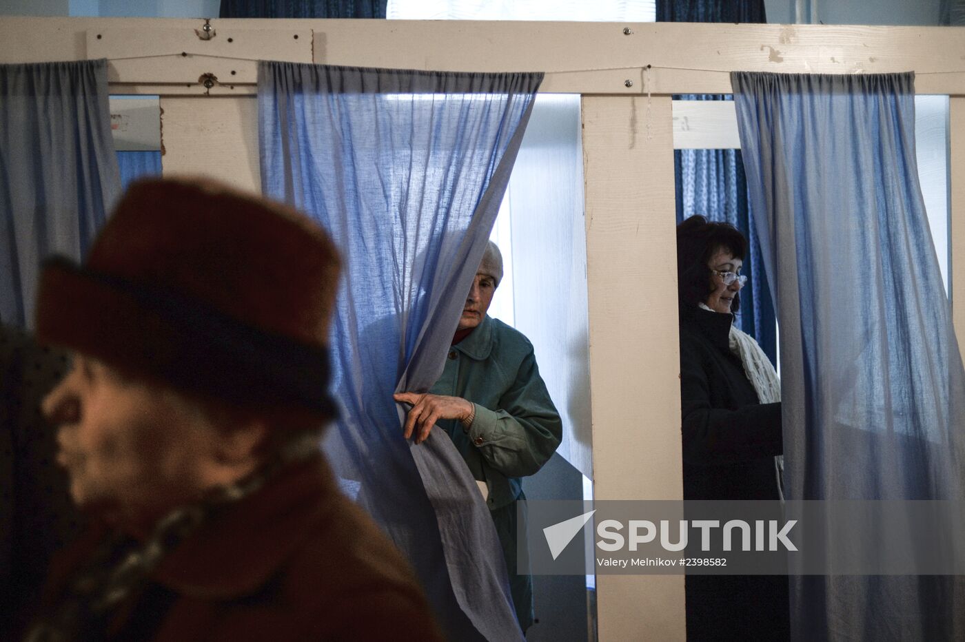 Sevastopol votes in Crimea secession referendum