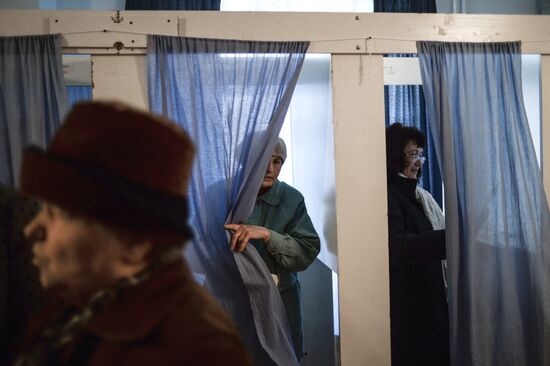Sevastopol votes in Crimea secession referendum
