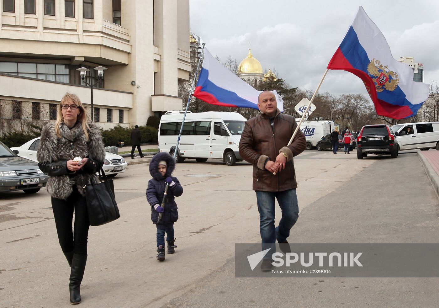 Simferopol votes in Crimea secession referendum