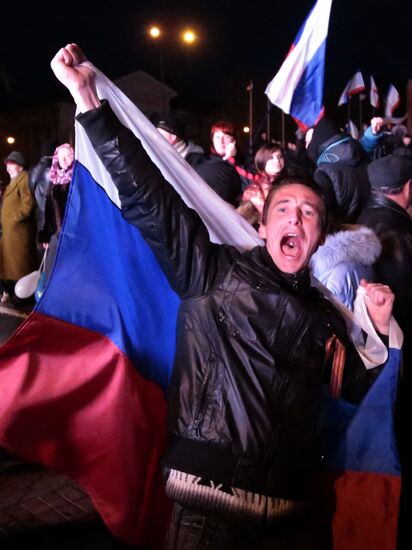 Celebration in downtown Simferopol after Crimea referendum