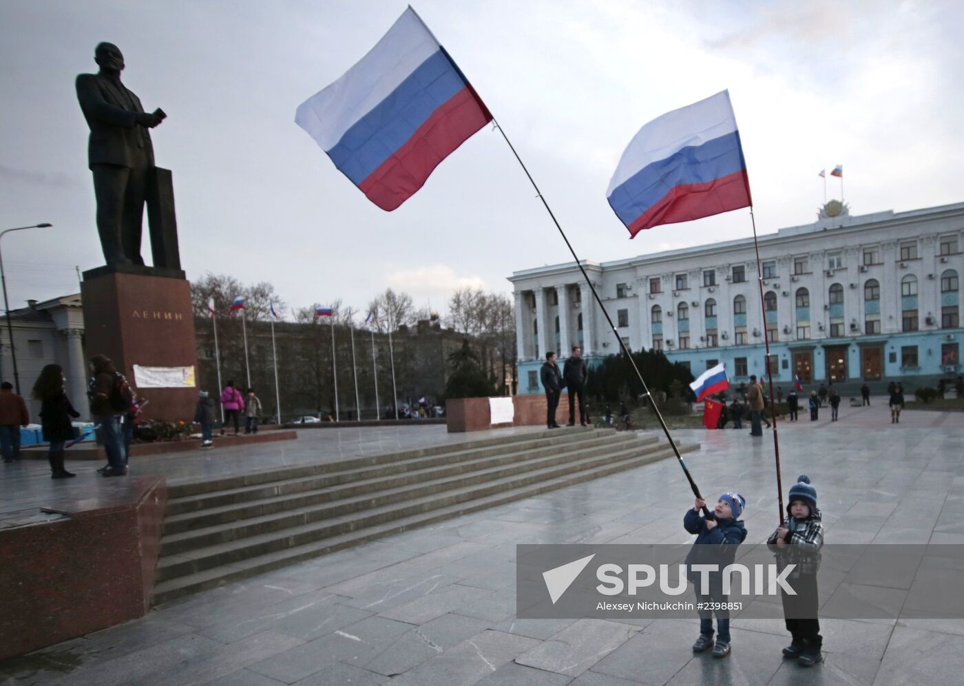 Celebration in downtown Simferopol after Crimea referendum