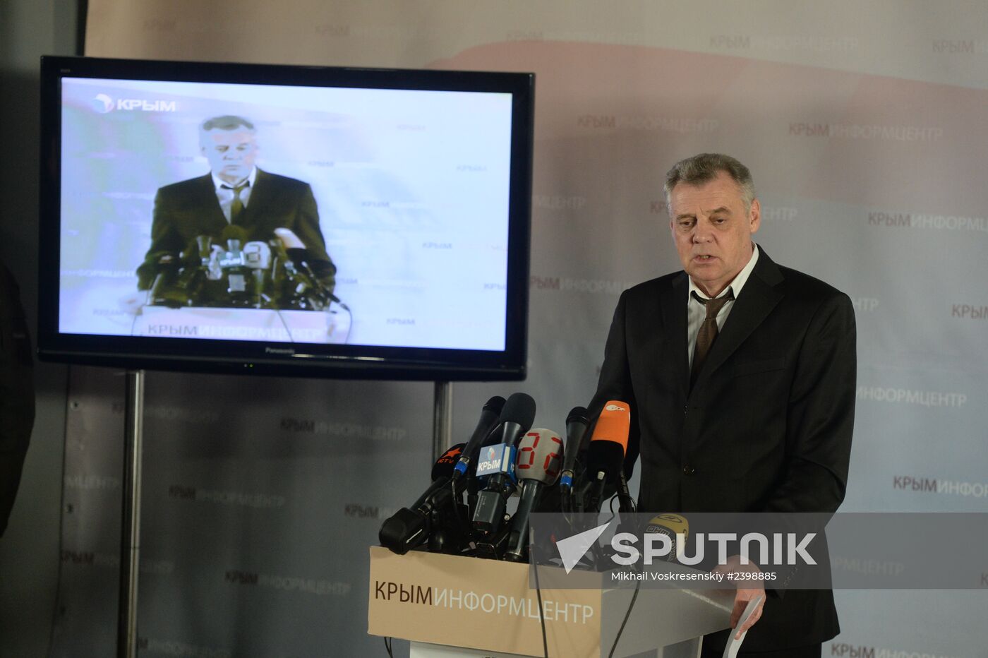 Counting votes of referendum on status of Crimea