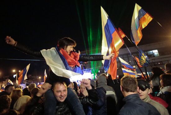 Celebration in downtown Simferopol after Crimea referendum
