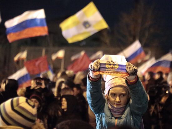 Celebration in downtown Simferopol after Crimea referendum