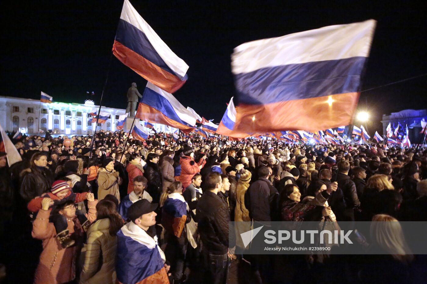 Celebration in downtown Simferopol after Crimea referendum