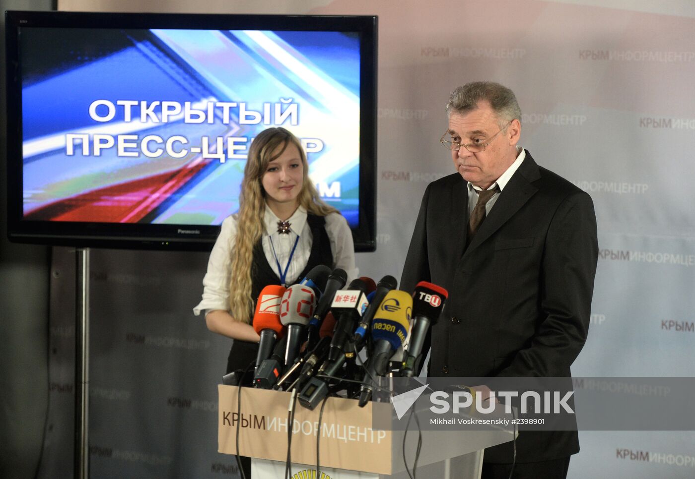 Counting ballots after referendum on Crimea's status