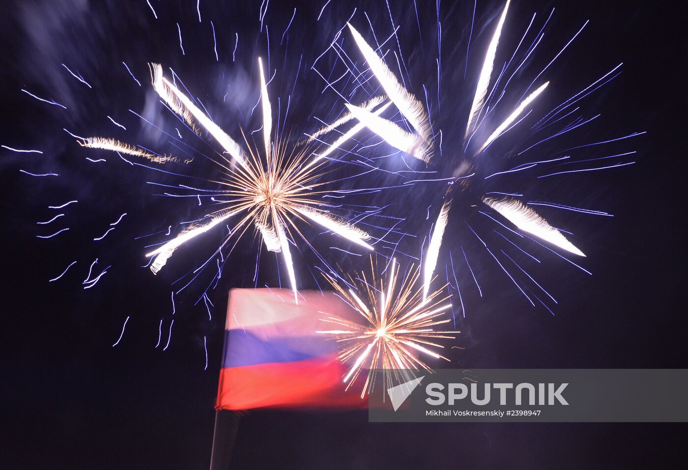 Celebration in downtown Simferopol after Crimea referendum