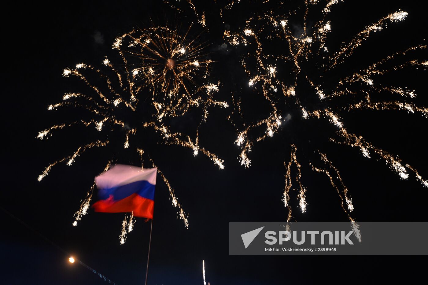Celebration in downtown Simferopol after Crimea referendum