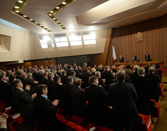Crimean parliament declares Crimea independent