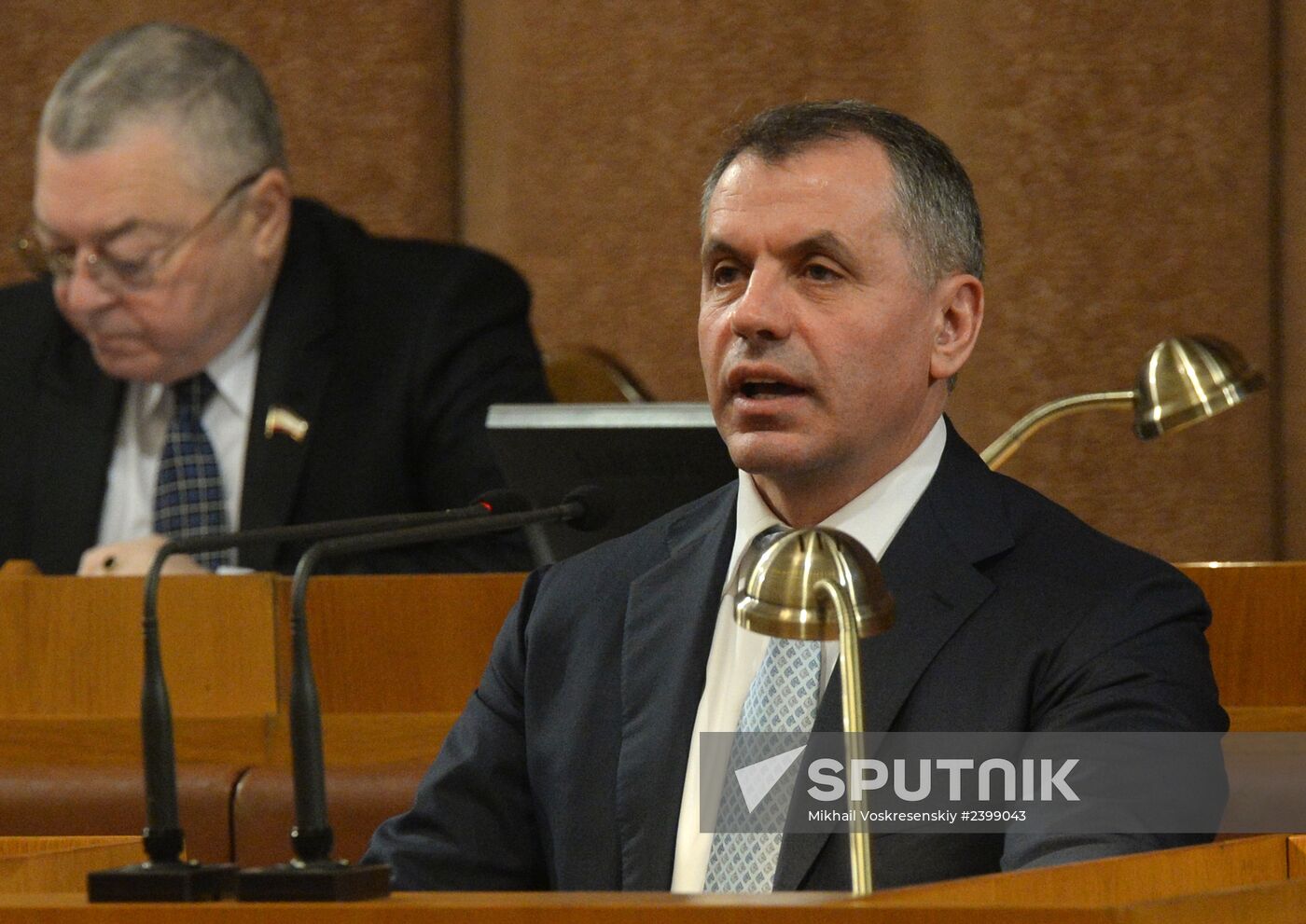 Crimean parliament declares Crimea independent