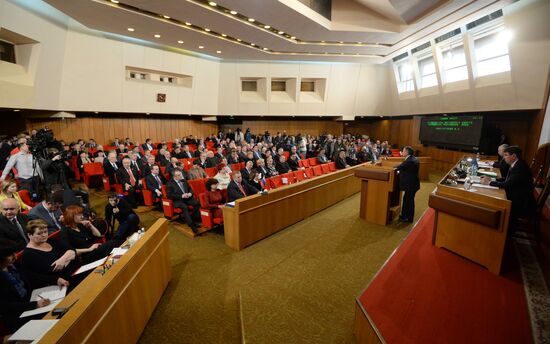 Crimean parliament declares Crimea independent