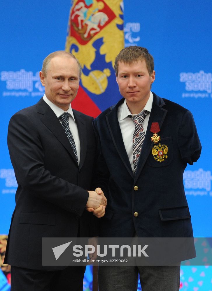 Vladimir Putin presents state awards to winners of Sochi 2014 Winter Paralympics