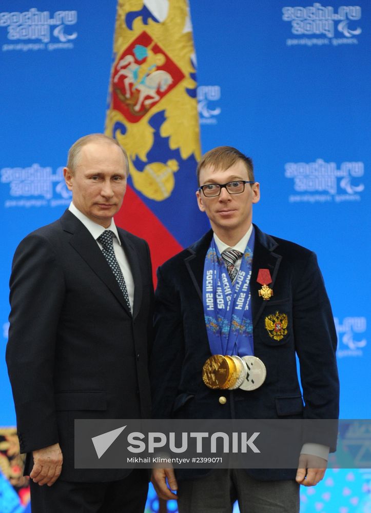 Vladimir Putin presents state awards to winners of Sochi 2014 Winter Paralympics