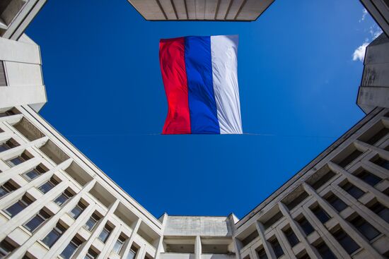 Crimea's parliament declares independence from Ukraine