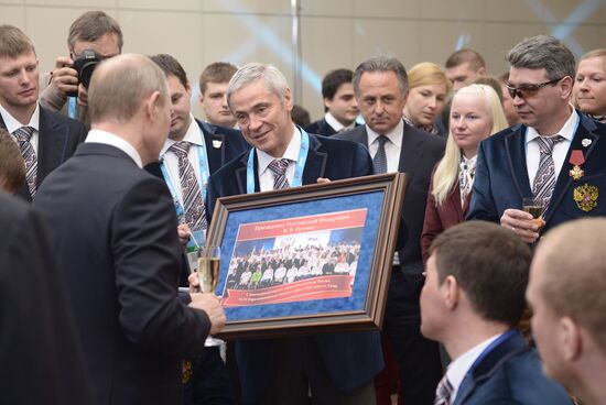 Vladimir Putin presents state awards to winners of Sochi 2014 Winter Paralympics