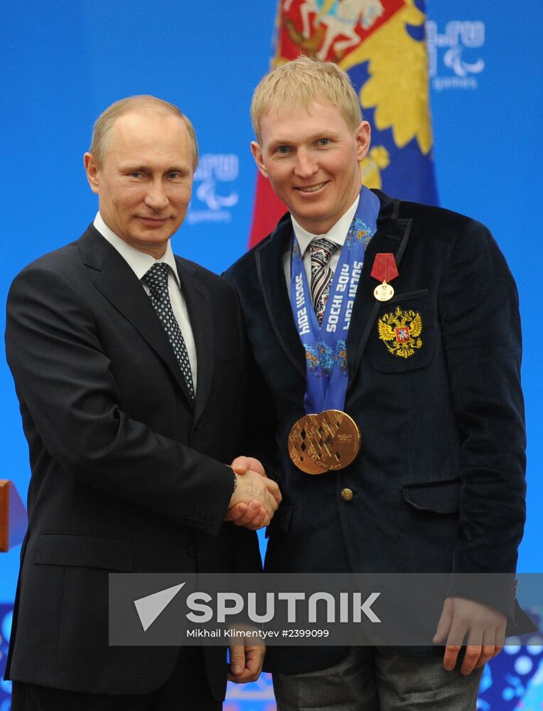 Vladimir Putin presents state awards to winners of Sochi 2014 Winter Paralympics