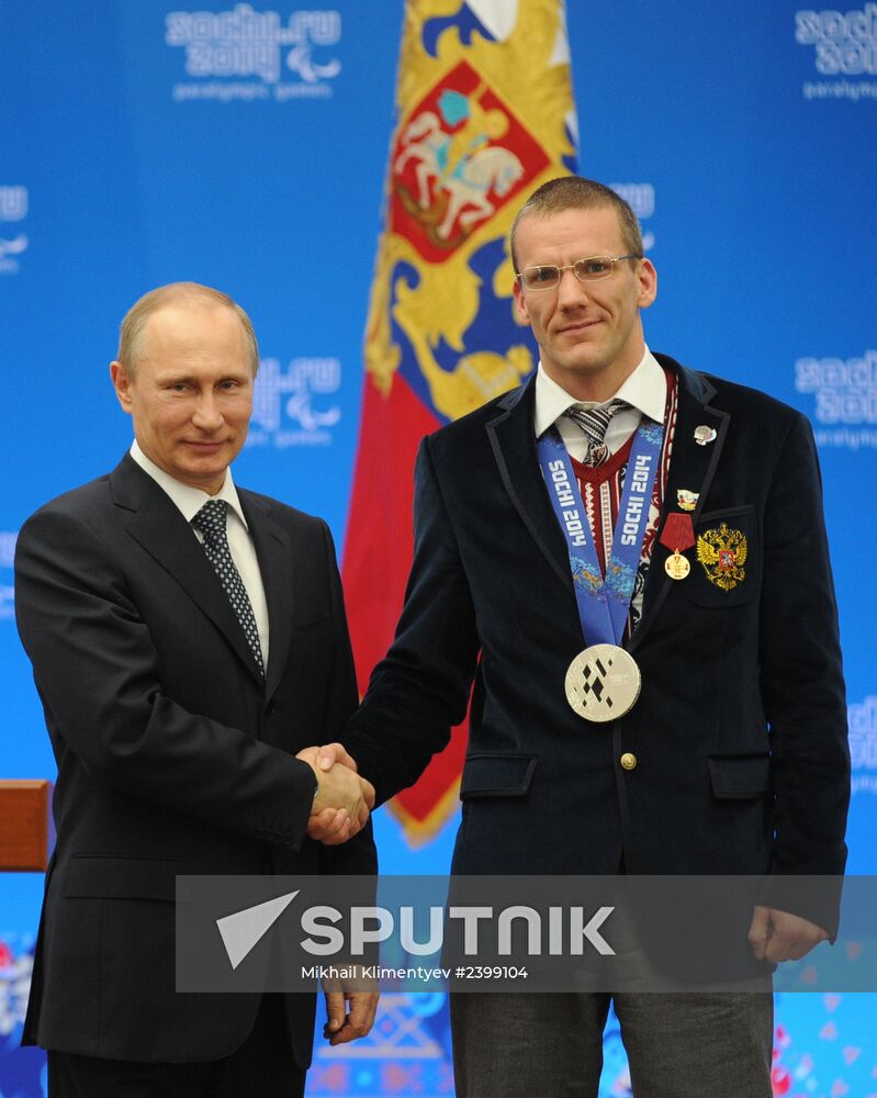 Vladimir Putin presents state awards to winners of Sochi 2014 Winter Paralympics