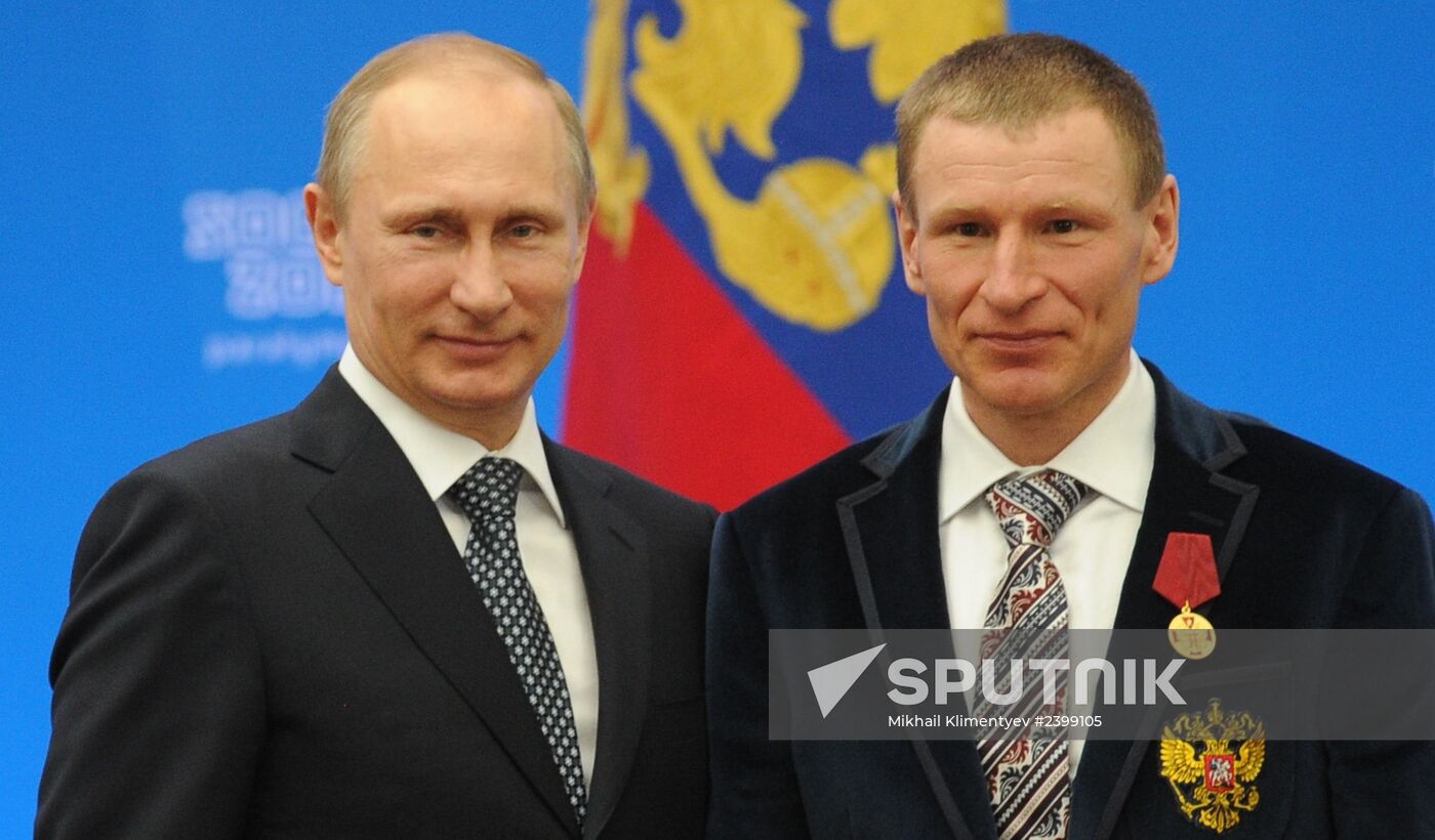 Vladimir Putin presents state awards to winners of Sochi 2014 Winter Paralympics