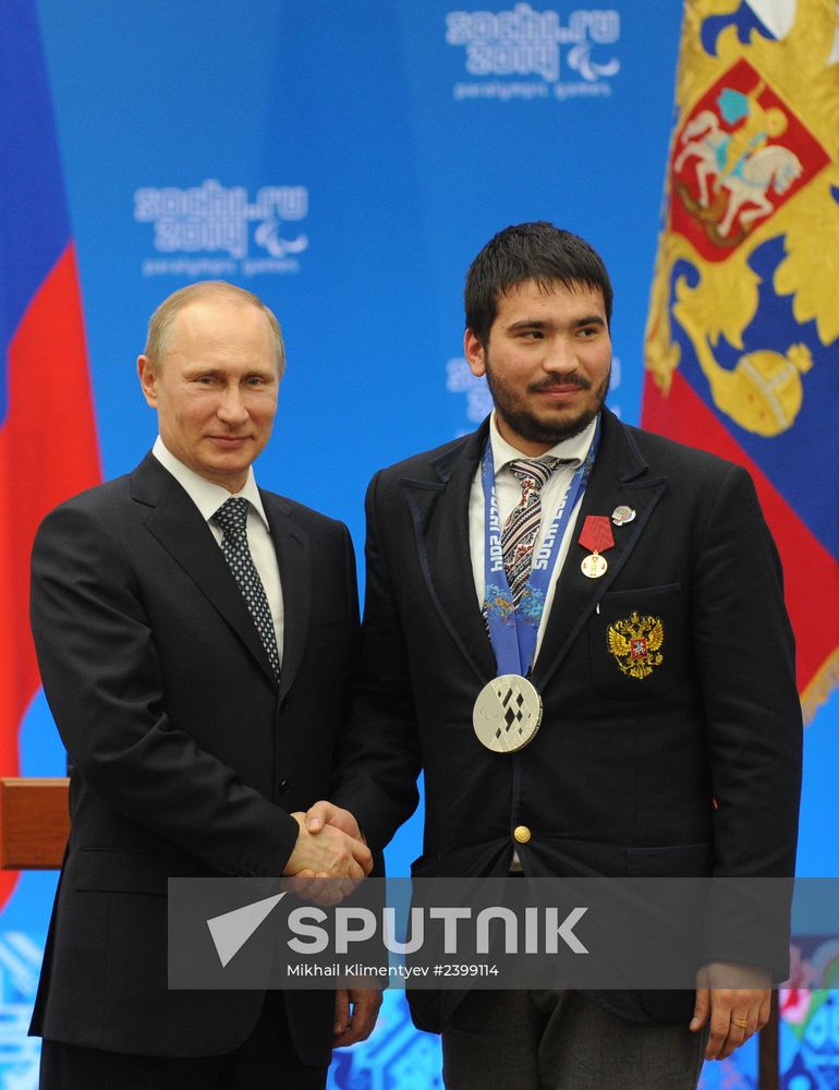 Vladimir Putin presents state awards to winners of Sochi 2014 Winter Paralympics