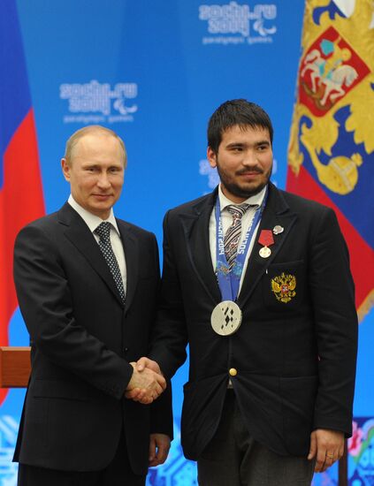 Vladimir Putin presents state awards to winners of Sochi 2014 Winter Paralympics
