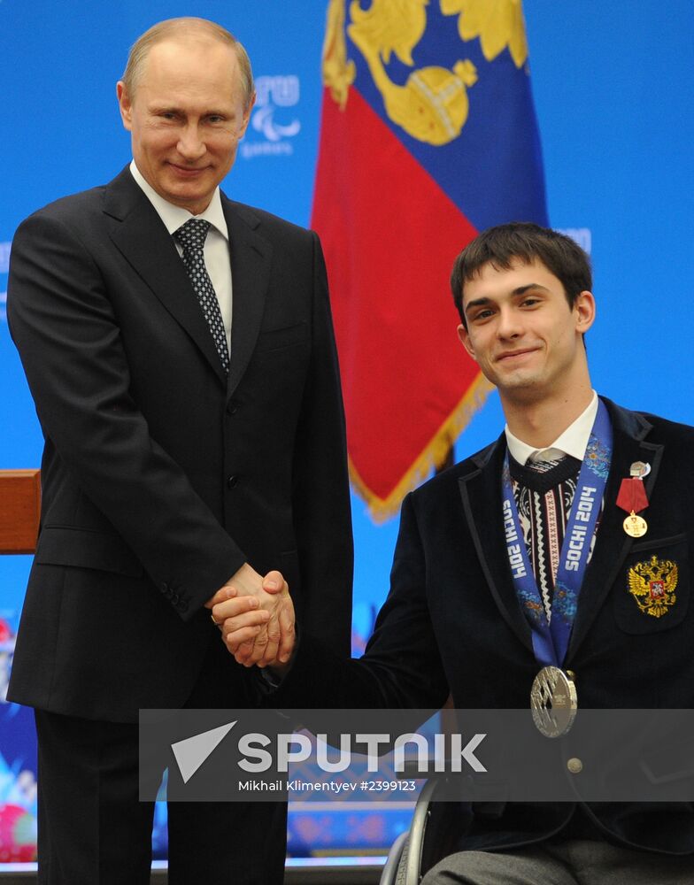 Vladimir Putin presents state awards to winners of Sochi 2014 Winter Paralympics