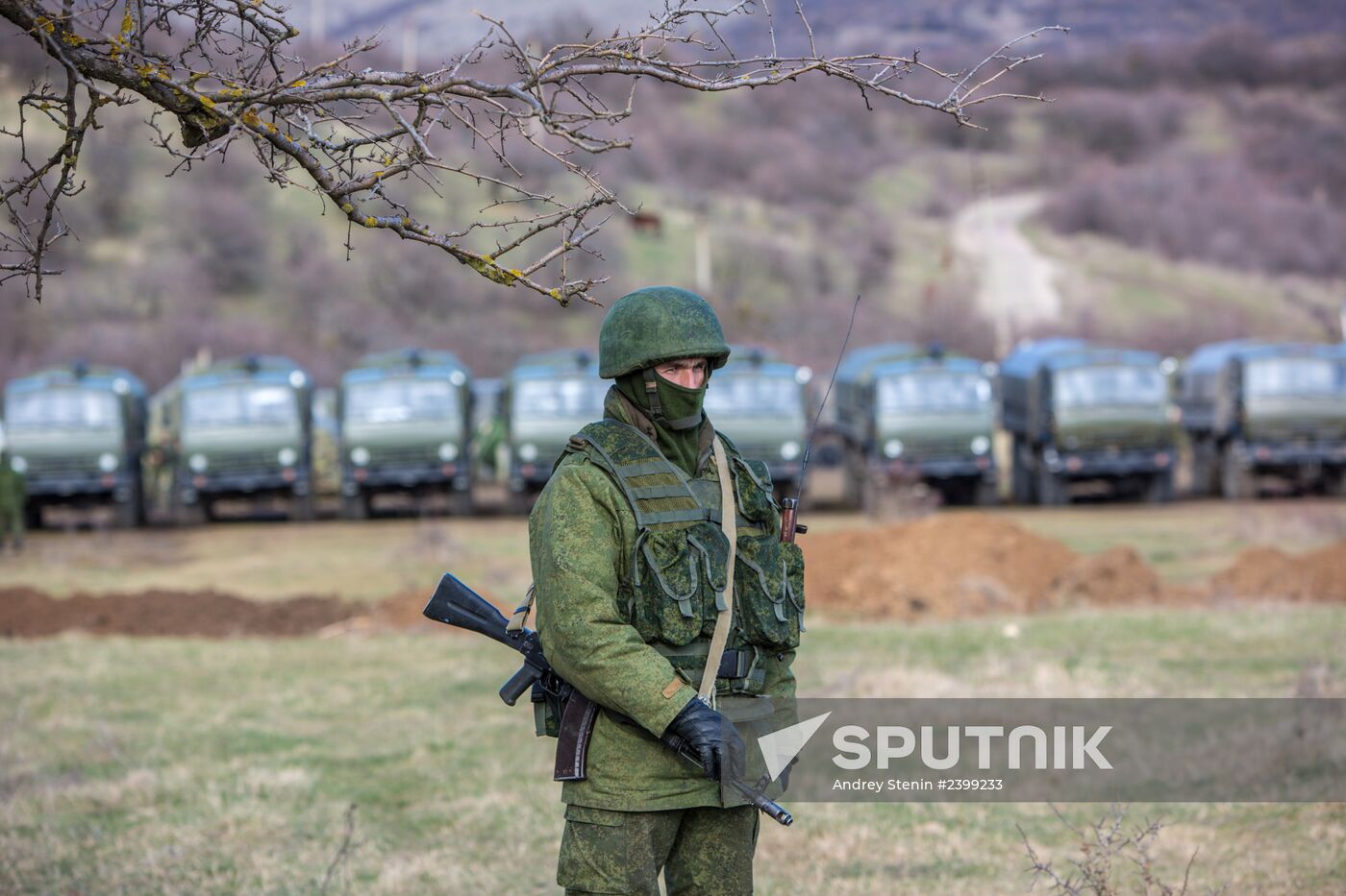 Military in the village of Perevalnoe near Simferopol