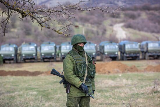 Military in the village of Perevalnoe near Simferopol
