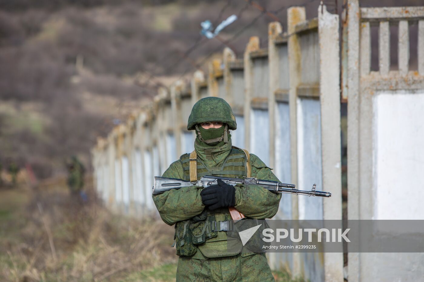 Military in the village of Perevalnoe near Simferopol