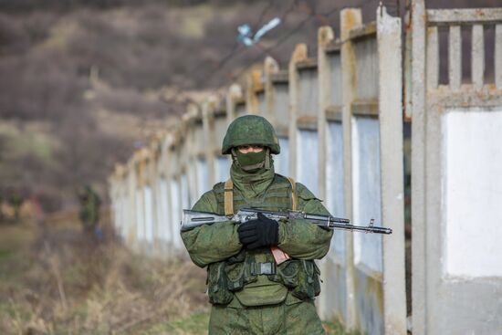 Military in the village of Perevalnoe near Simferopol