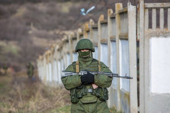 Military in the village of Perevalnoe near Simferopol