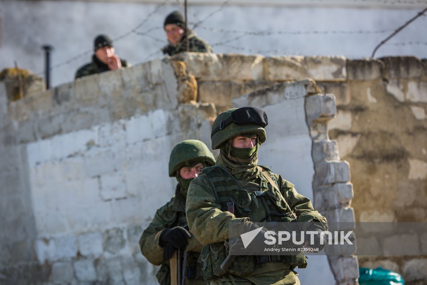 Military in the village of Perevalnoe near Simferopol