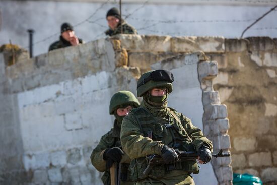 Military in the village of Perevalnoe near Simferopol