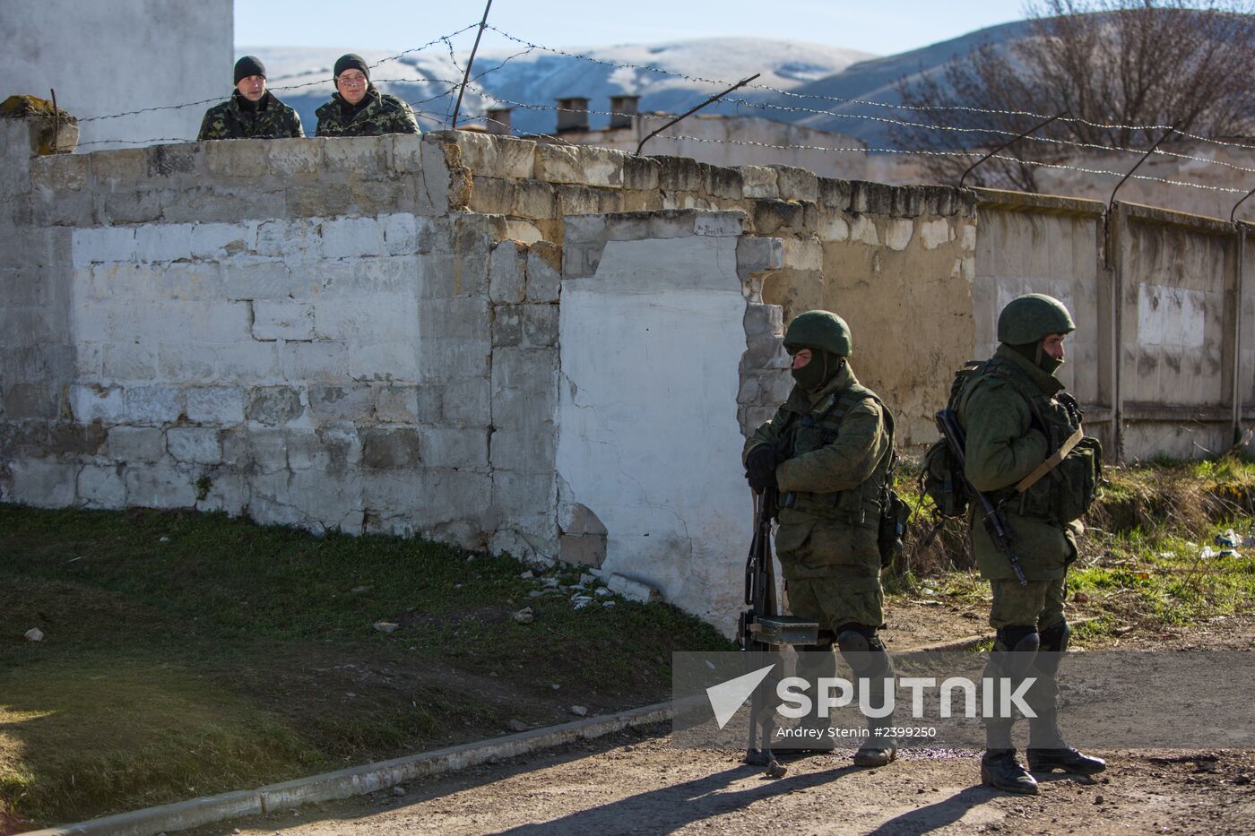 Military in the village of Perevalnoe near Simferopol