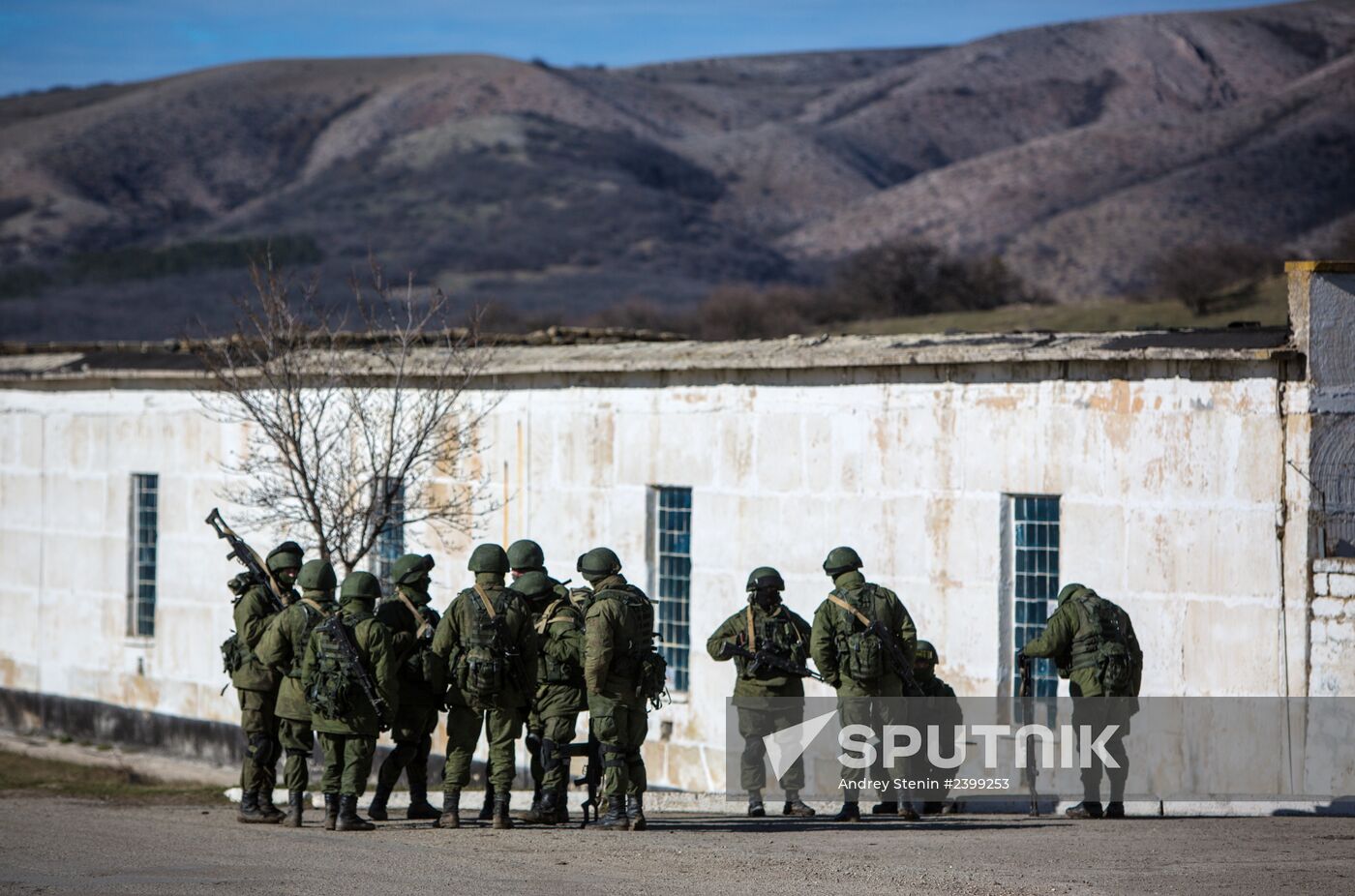 Military in the village of Perevalnoe near Simferopol