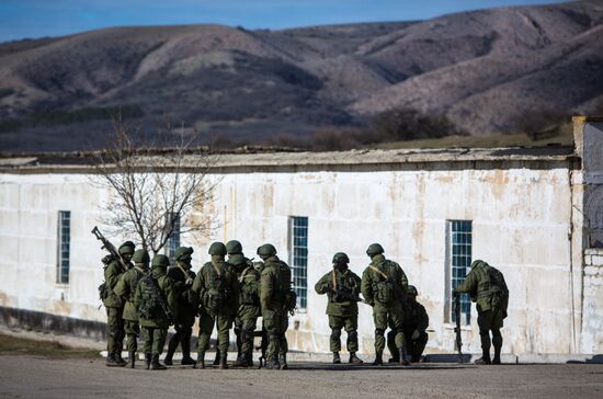 Military in the village of Perevalnoe near Simferopol