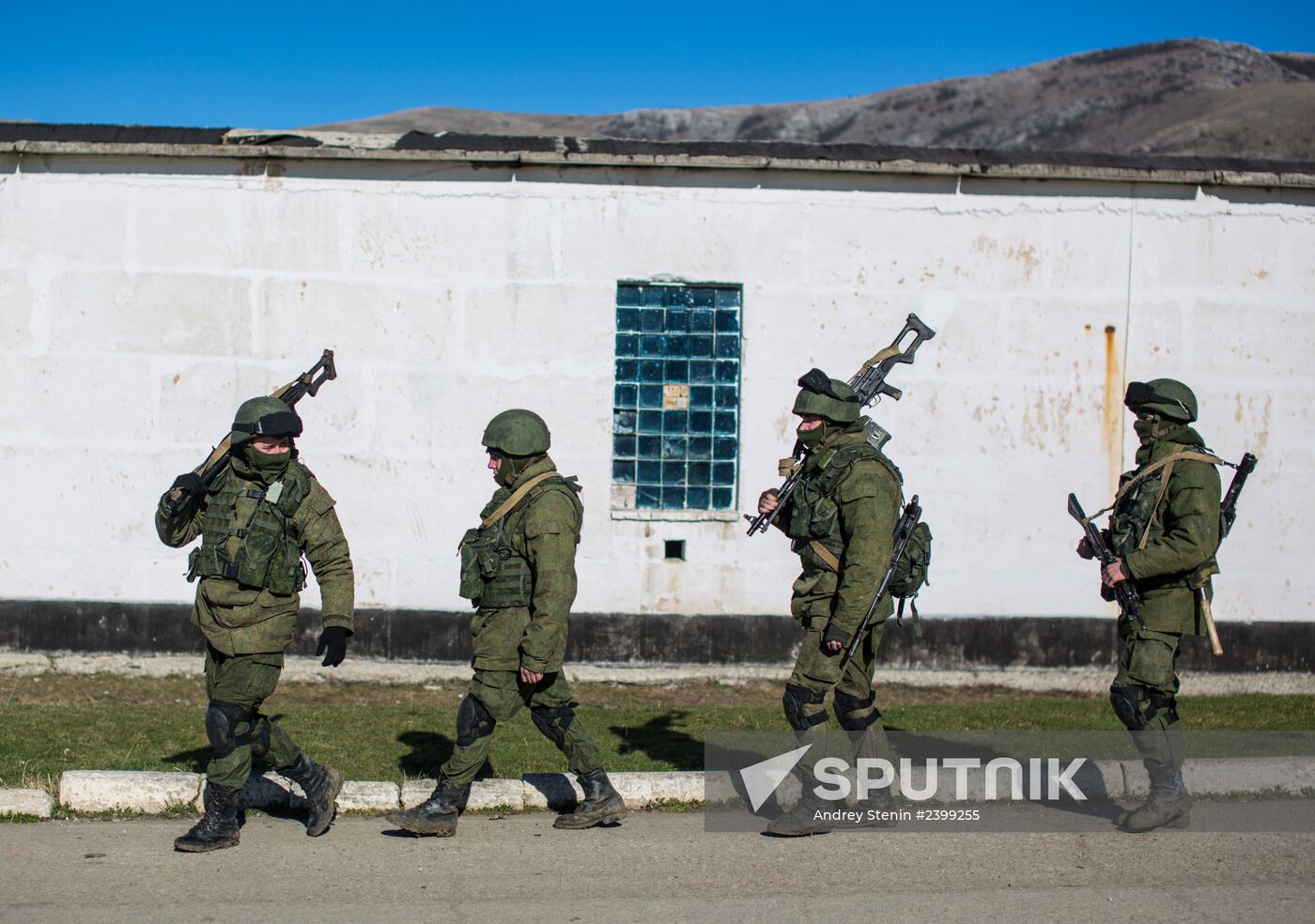 Military in the village of Perevalnoe near Simferopol