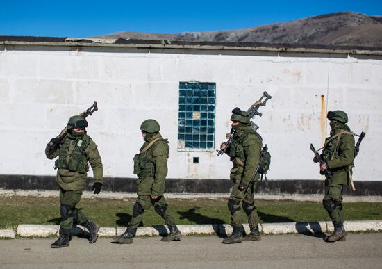 Military in the village of Perevalnoe near Simferopol