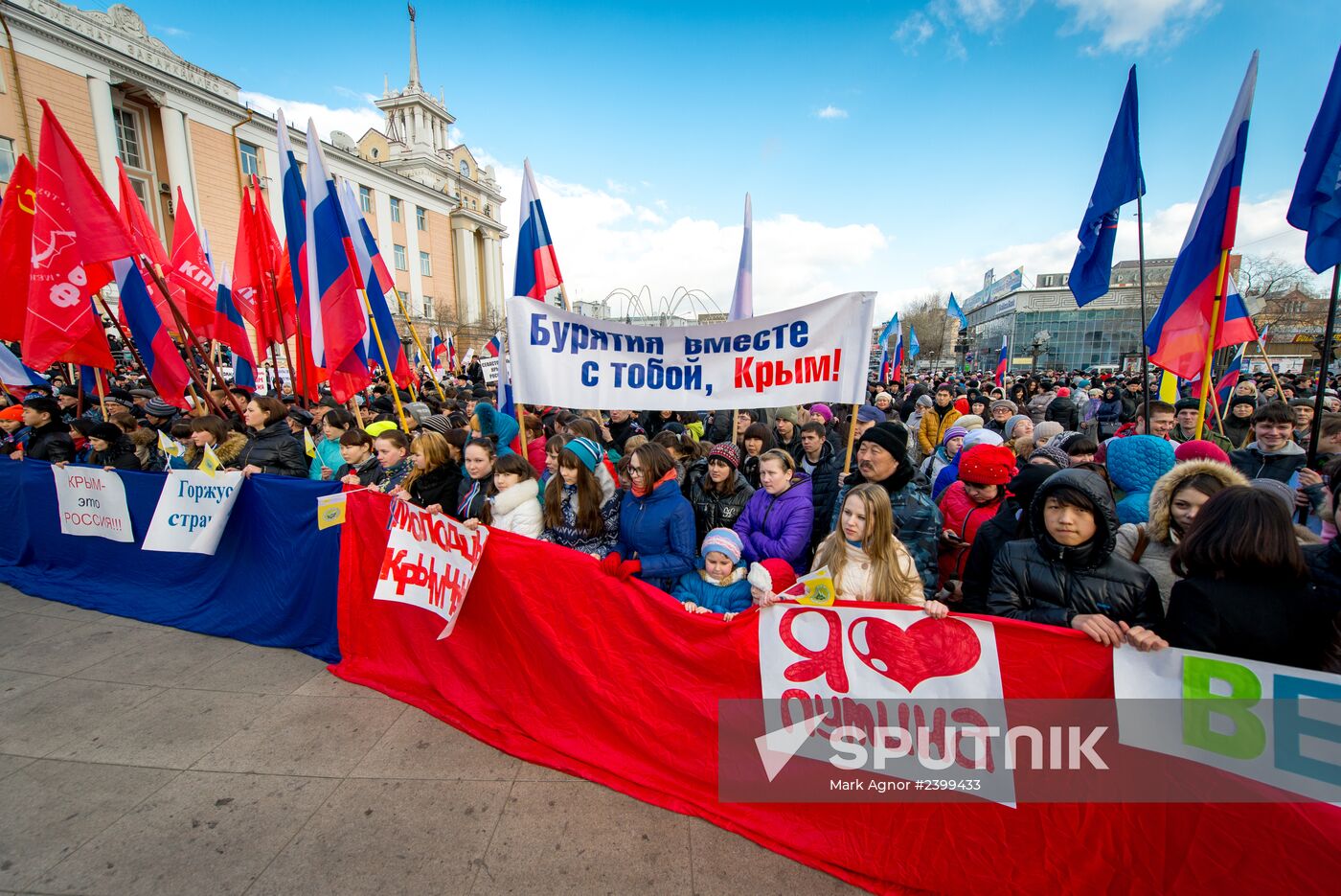 Rallies across Russia in support of Crimea