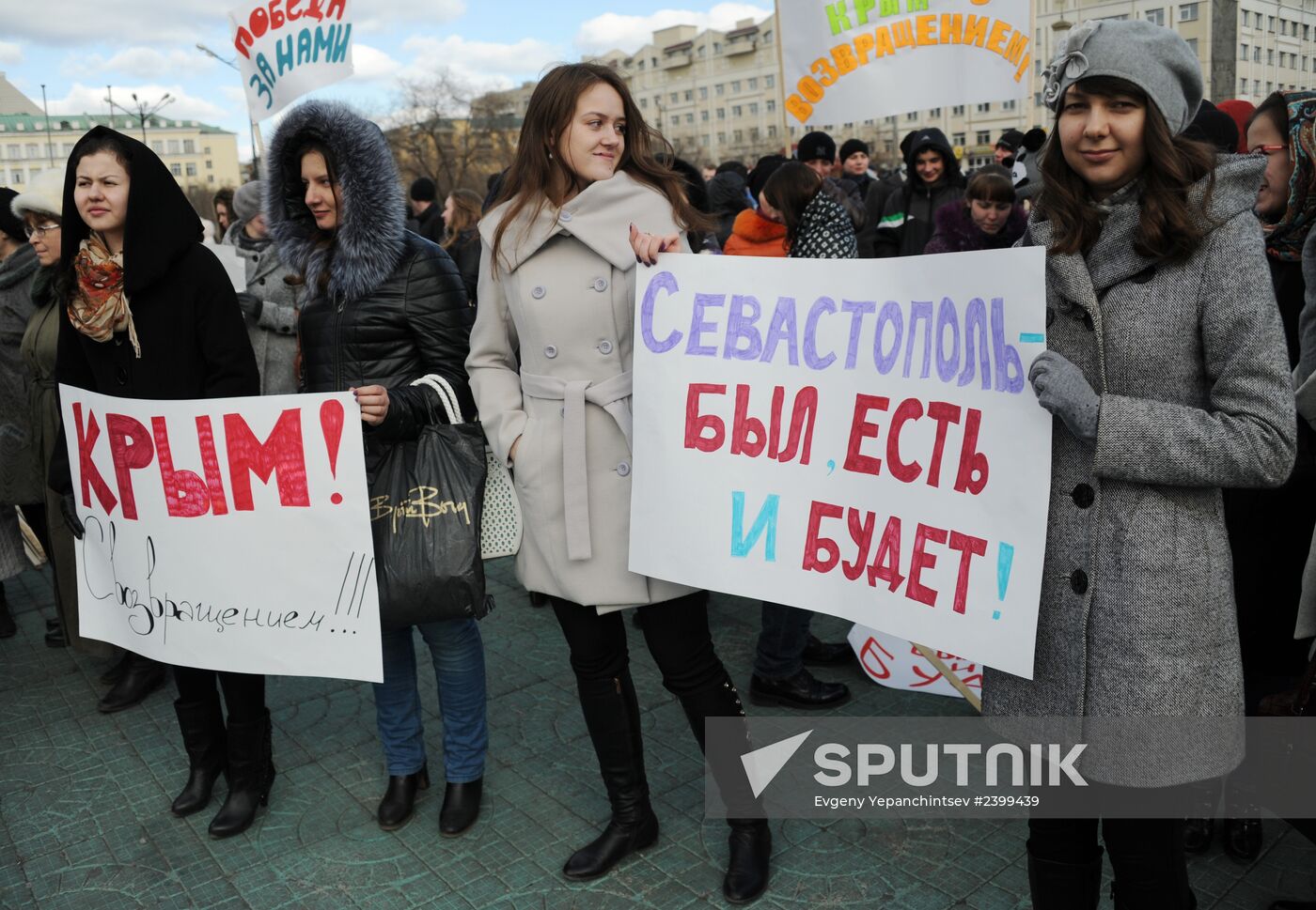 Rallies across Russia in support of Crimea