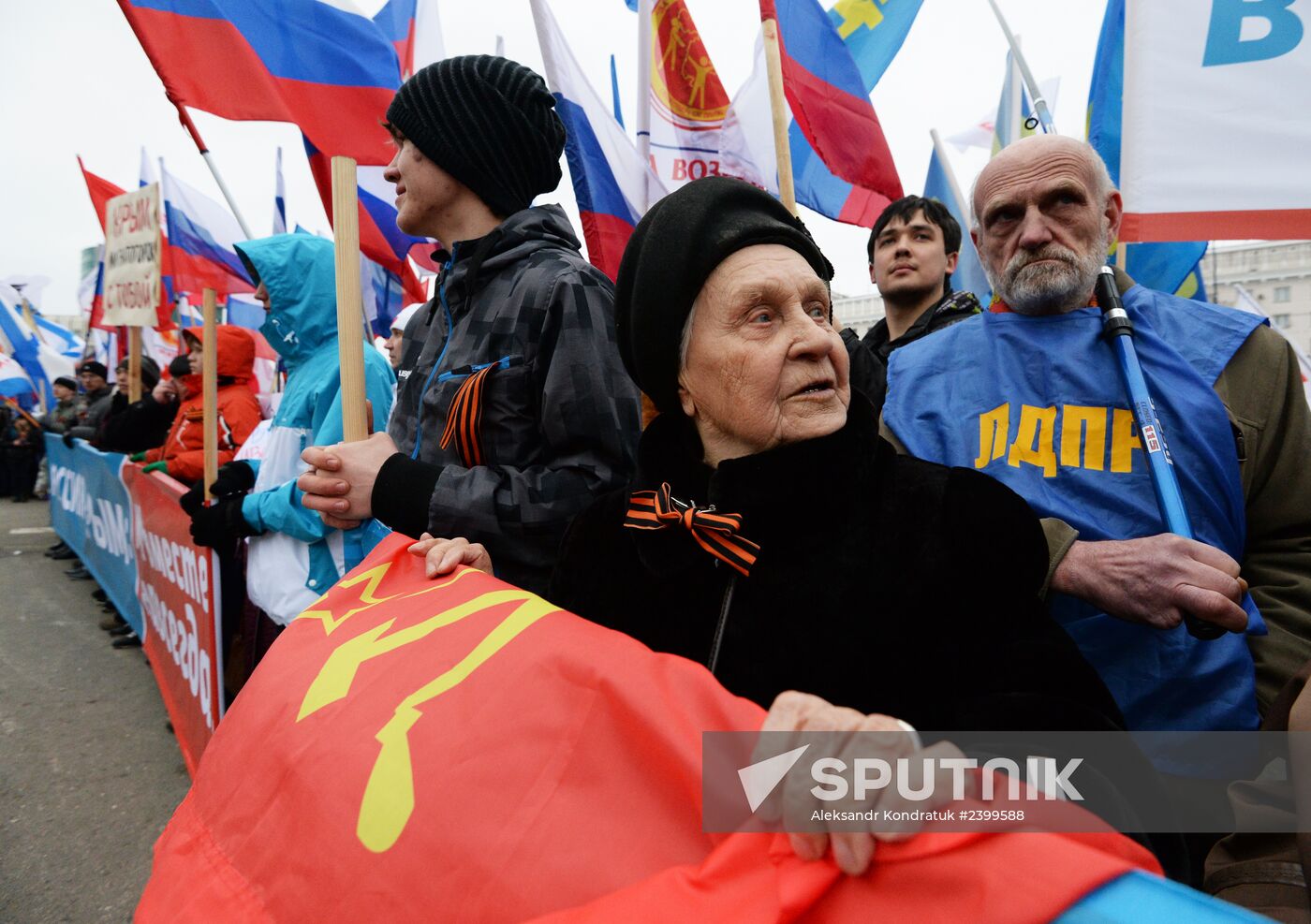 Rallies across Russia in support of Crimea