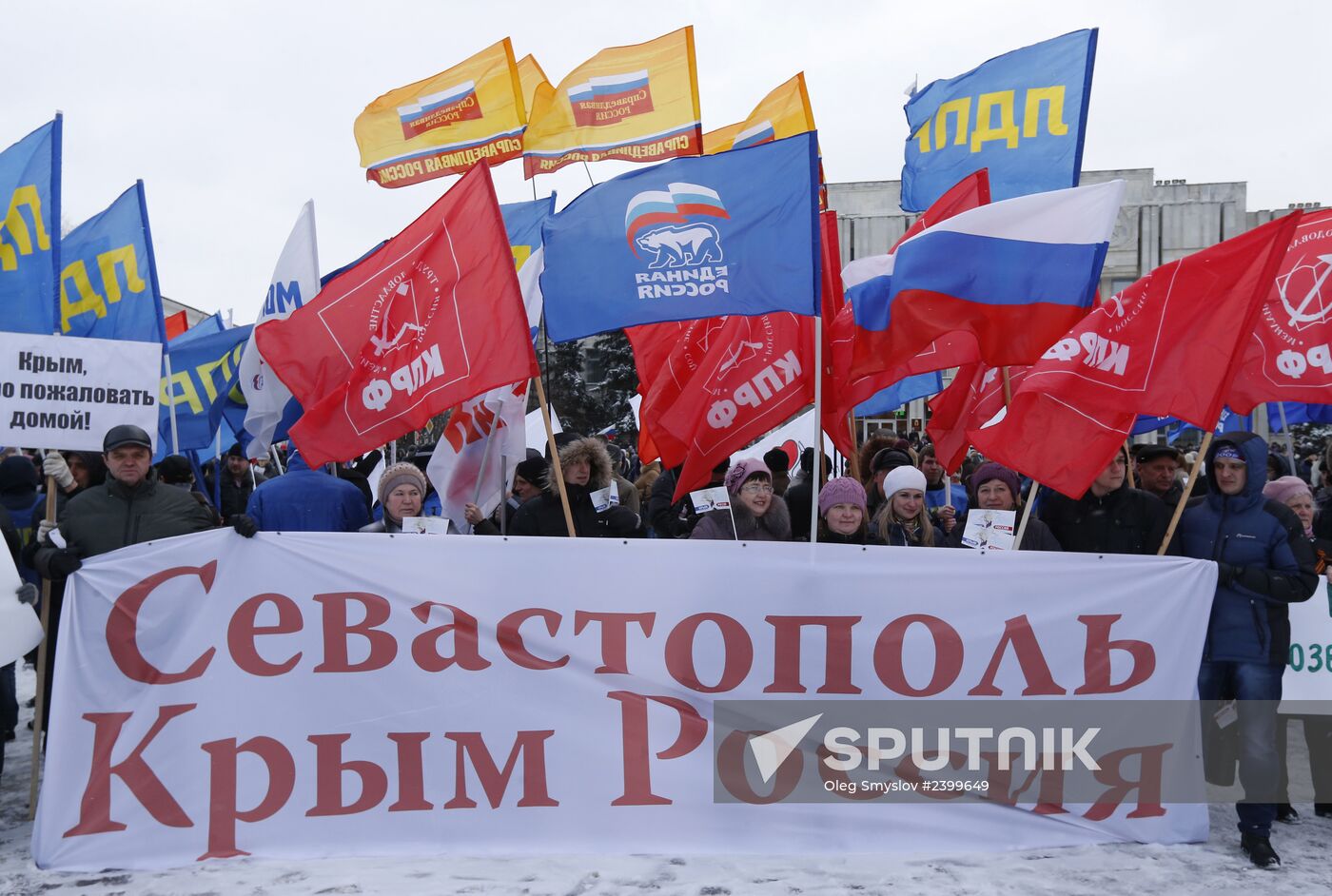 Rallies across Russia in support of Crimea