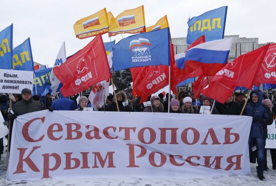 Rallies across Russia in support of Crimea