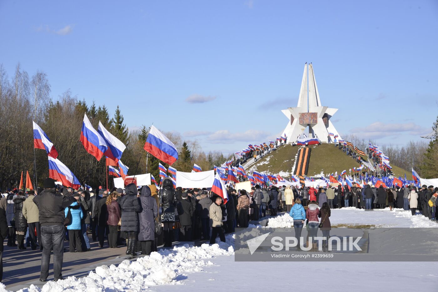 Rallies across Russia in support of Crimea