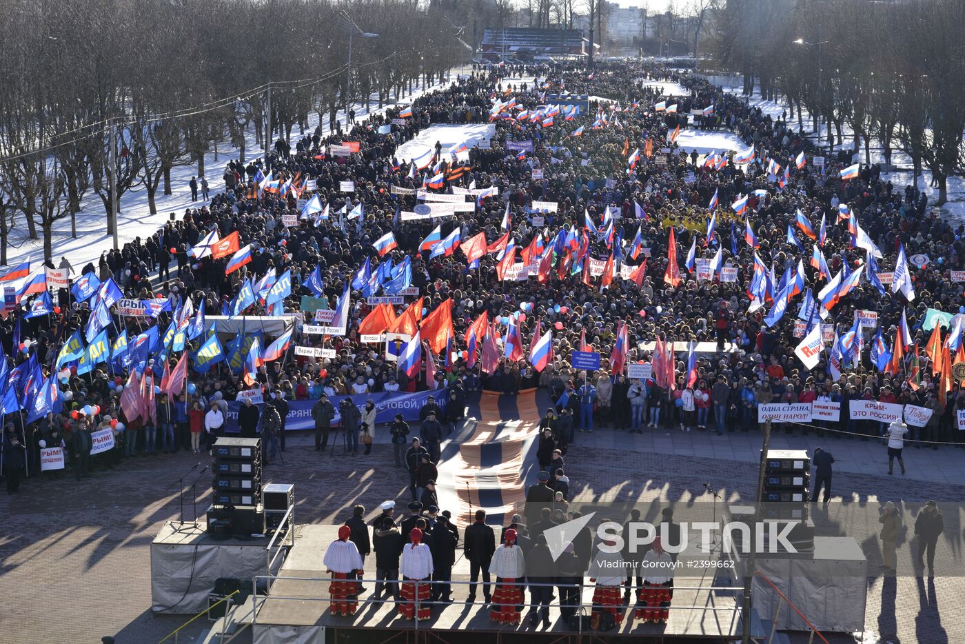 Rallies across Russia in support of Crimea