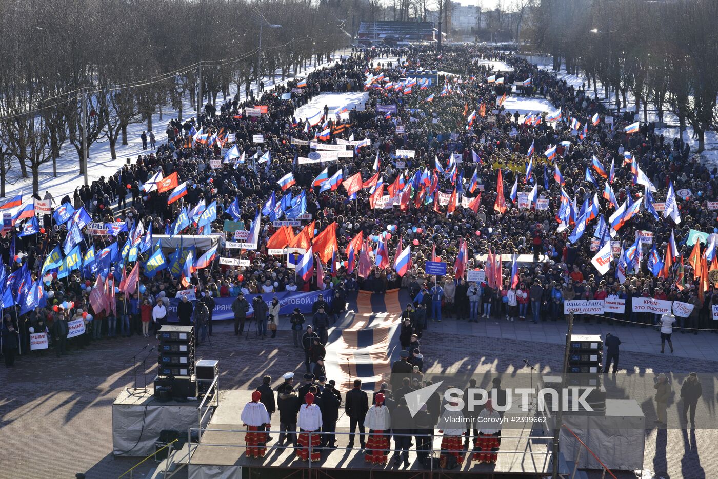 Rallies across Russia in support of Crimea