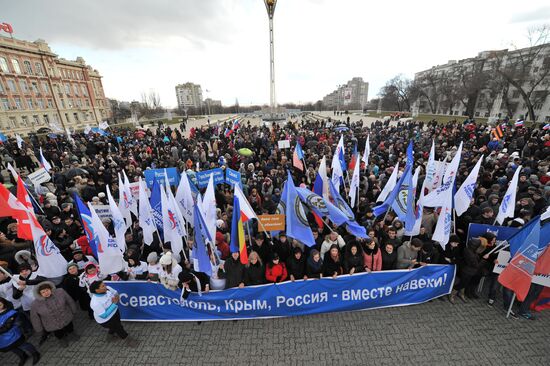 Rallies across Russia in support of Crimea