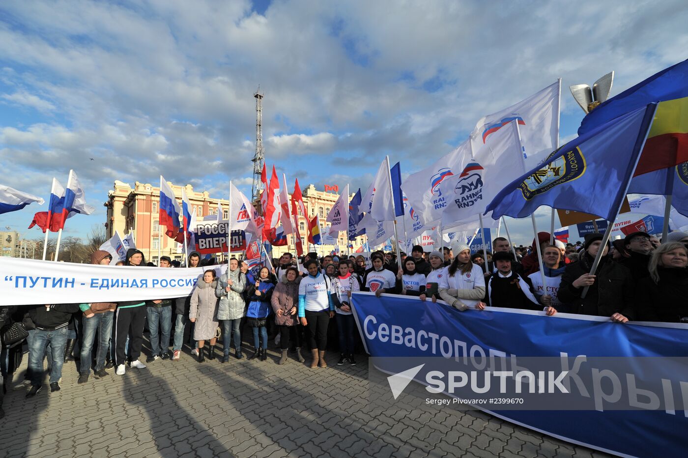 Rallies across Russia in support of Crimea